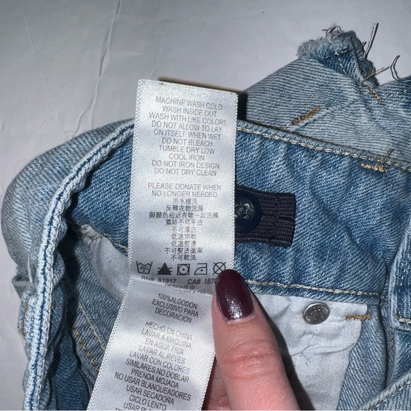 Levi’s High Rise Shorty Short - Picture 6 of 10